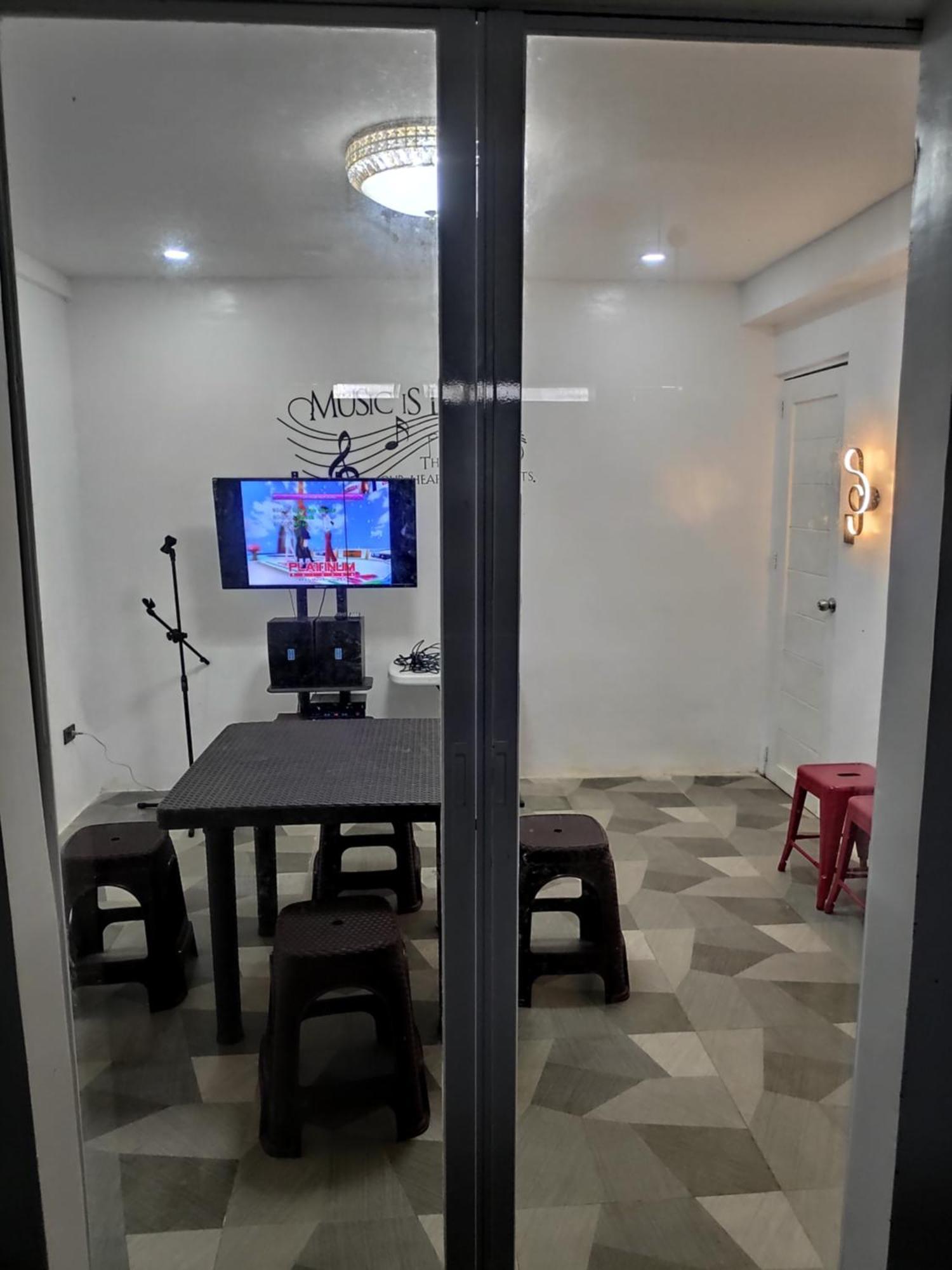 Tagaytay Staycation By Naya And Darla W Free Swimming Pool, Wifi & Netflix Tagaytay City Extérieur photo